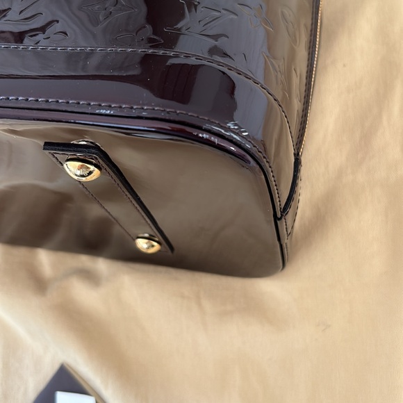 Louis Vuitton Alma Vernis Amarante GM handbag - Picture 8 of 17